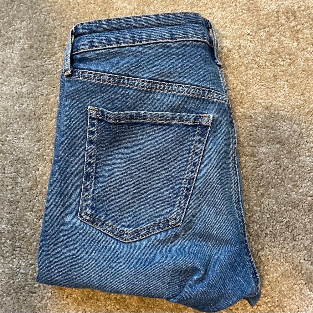 Old Navy High Waisted Medium Wash Straight Leg Jeans Size 4